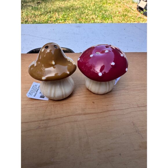 Cracker Barrel Other - Cracker Barrel Mini Mushroom Salt Pepper Shakers Red Brown Ceramic Woodland
